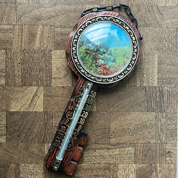 Vintage wooden key shaped wall hanging thermometer Swiss Alps scenery - Picture 2 of 16
